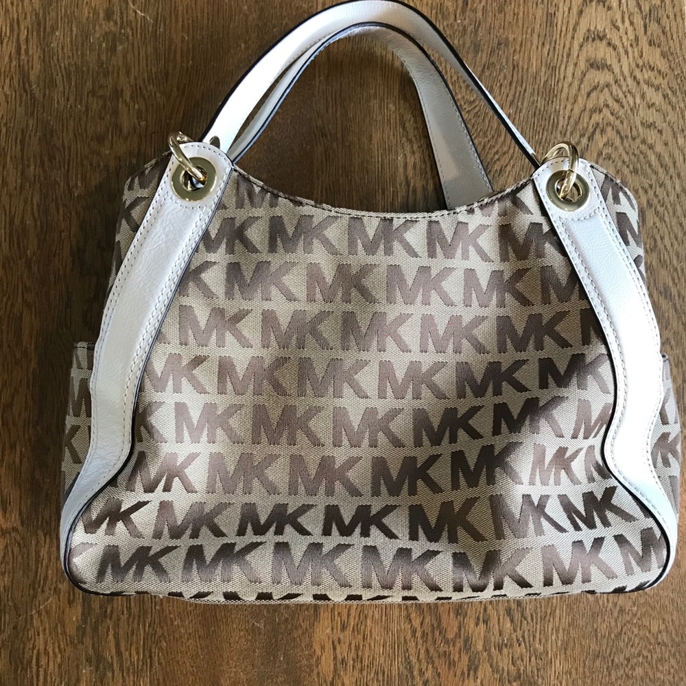 Michael Kors Ludlow Signature Handbag EUC - Picture 2 of 14